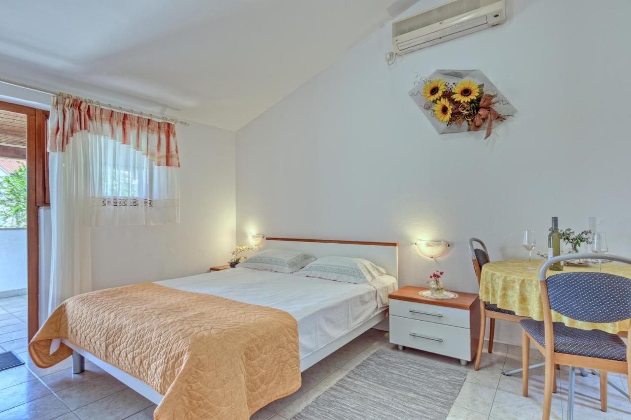 Apartmets Slavica 1644 Banjole Bagian luar foto