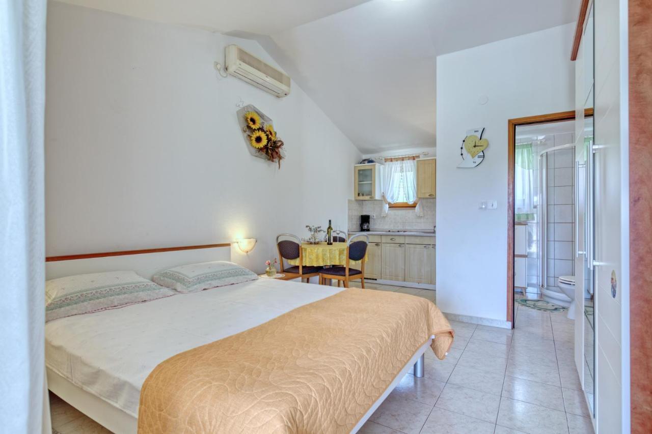 Apartmets Slavica 1644 Banjole Bagian luar foto