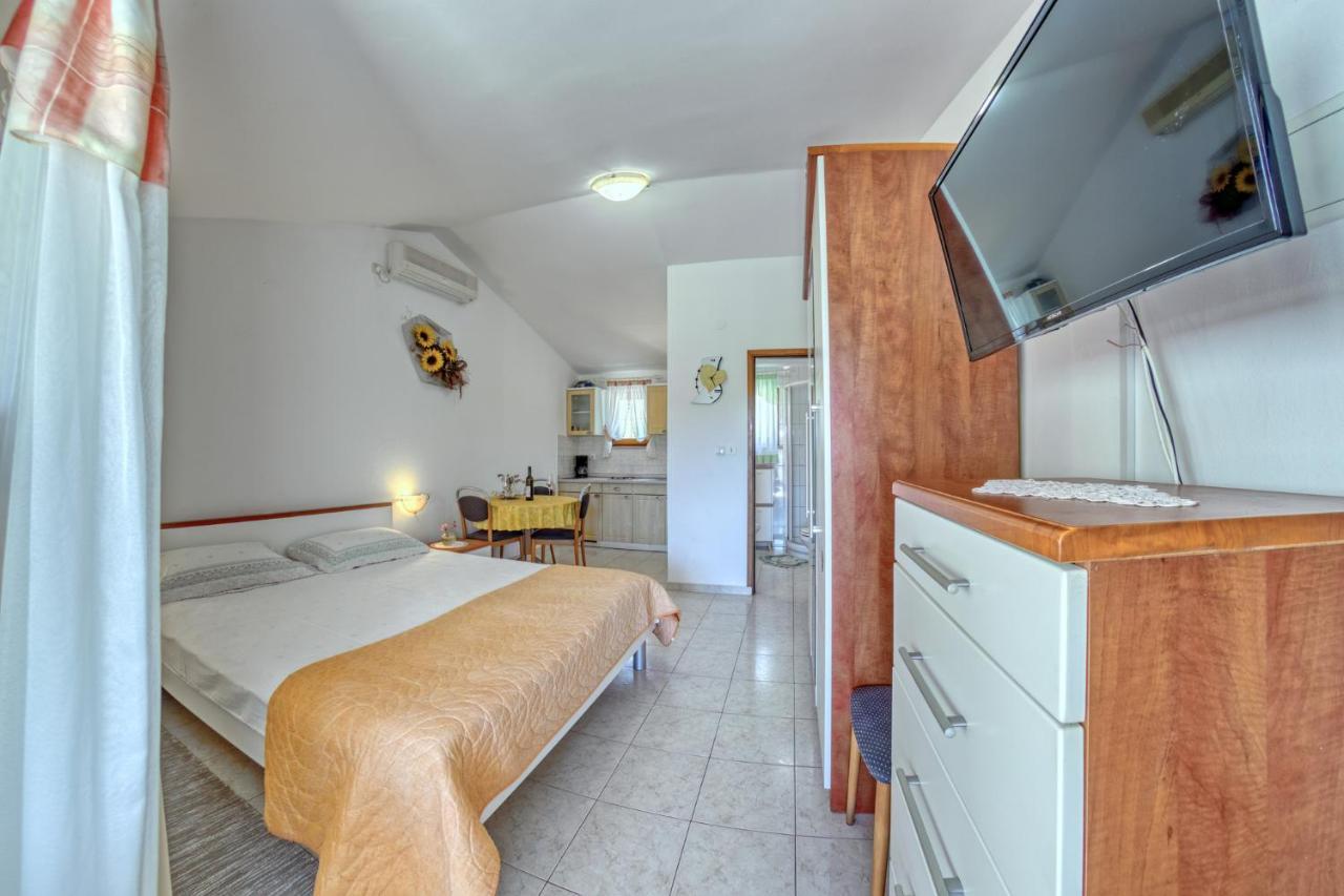Apartmets Slavica 1644 Banjole Bagian luar foto