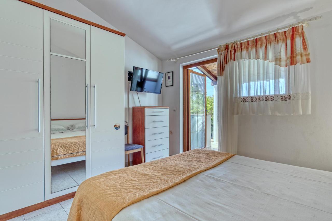 Apartmets Slavica 1644 Banjole Bagian luar foto