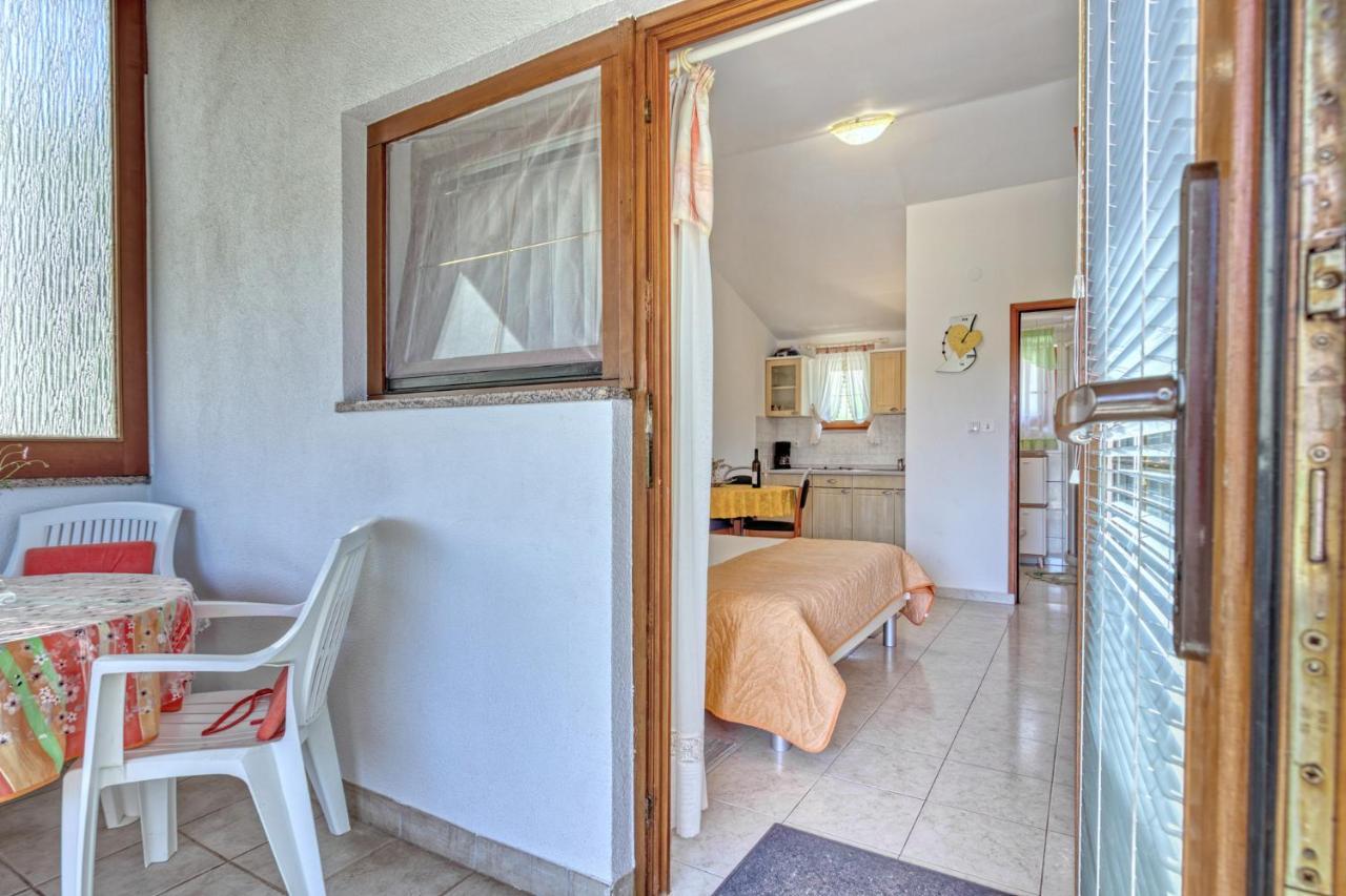 Apartmets Slavica 1644 Banjole Bagian luar foto