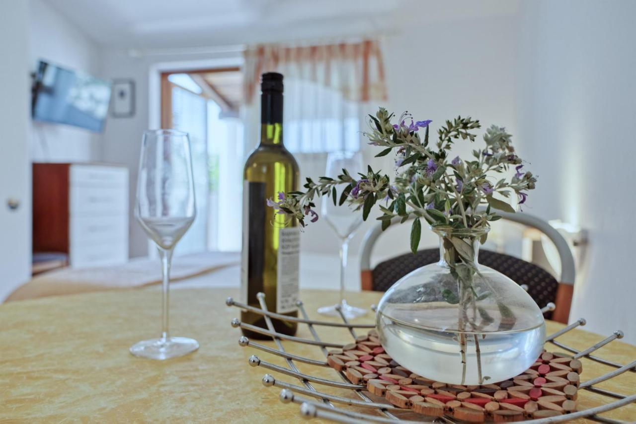 Apartmets Slavica 1644 Banjole Bagian luar foto