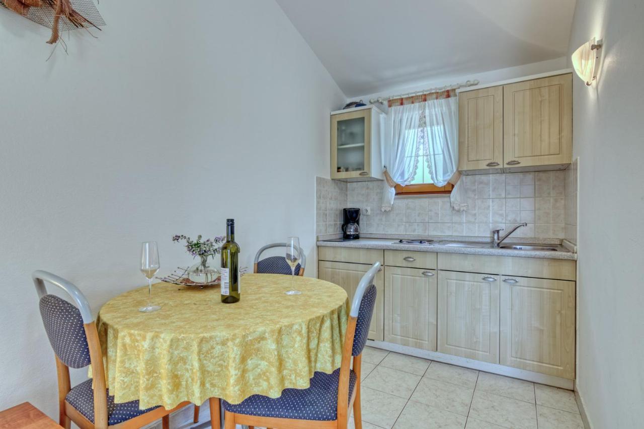 Apartmets Slavica 1644 Banjole Bagian luar foto