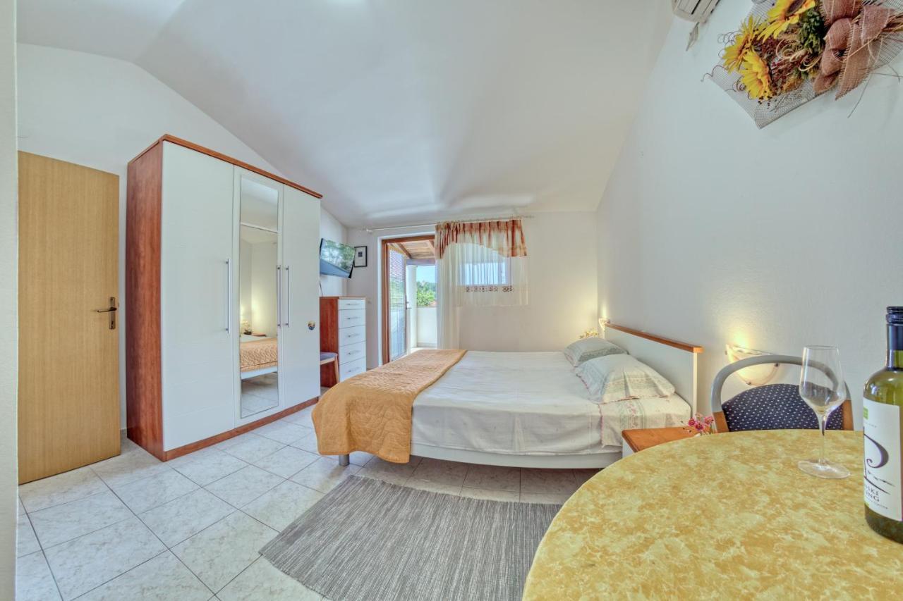 Apartmets Slavica 1644 Banjole Bagian luar foto