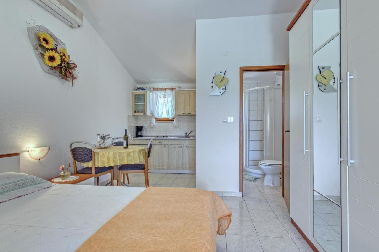 Apartmets Slavica 1644 Banjole Bagian luar foto
